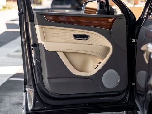 Certified 2023 Bentley Bentayga Extended Wheelbase image 16