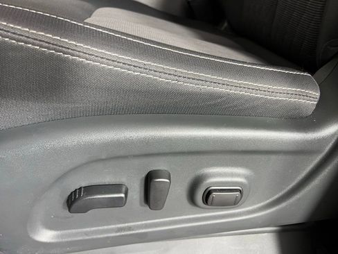 Used 2024 Nissan Titan SV w/ SV Convenience Package image 23