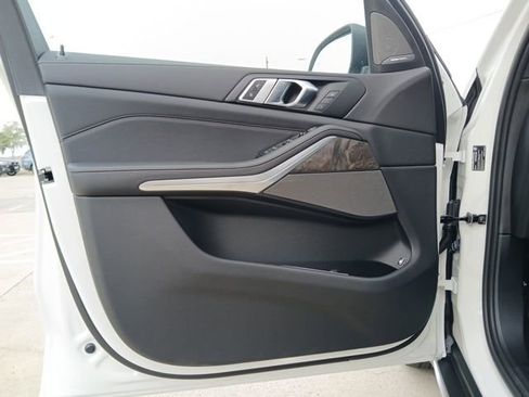 New 2026 BMW X5 xDrive50e image 21