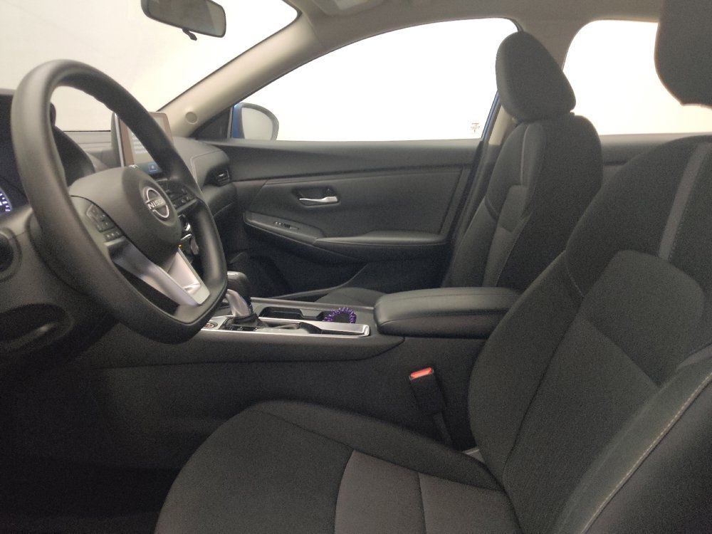Used 2025 Nissan Sentra SV FWD image 17
