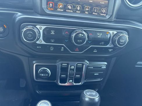 Used 2023 Jeep Wrangler Unlimited Sahara AWD/4WD image 14
