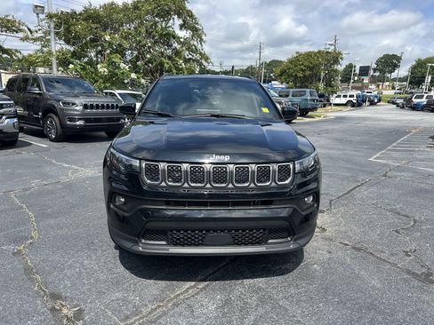 Used 2024 Jeep Compass Latitude AWD/4WD image 4