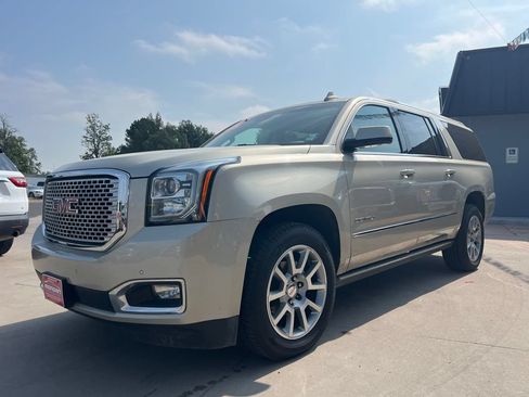 Used 2017 GMC Yukon XL Denali w/ Open Road Package AWD/4WD image 3