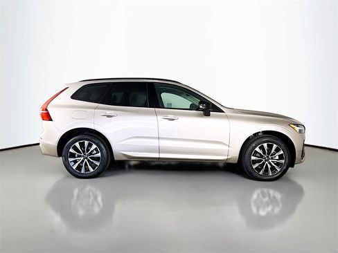 Used 2025 Volvo XC60 B5 Core w/ Protection Package Premier image 8
