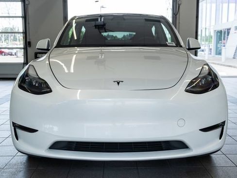 Used 2023 Tesla Model Y Long Range AWD/4WD image 2