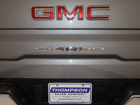 Used 2024 GMC Sierra 1500 SLT w/ SLT Premium Plus Package image 39