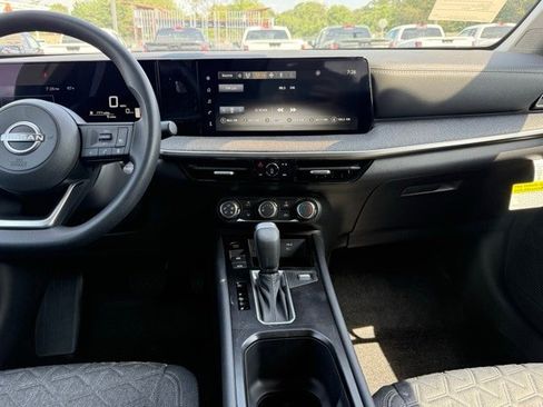 New 2025 Nissan Kicks SV w/ Illumination Package image 21