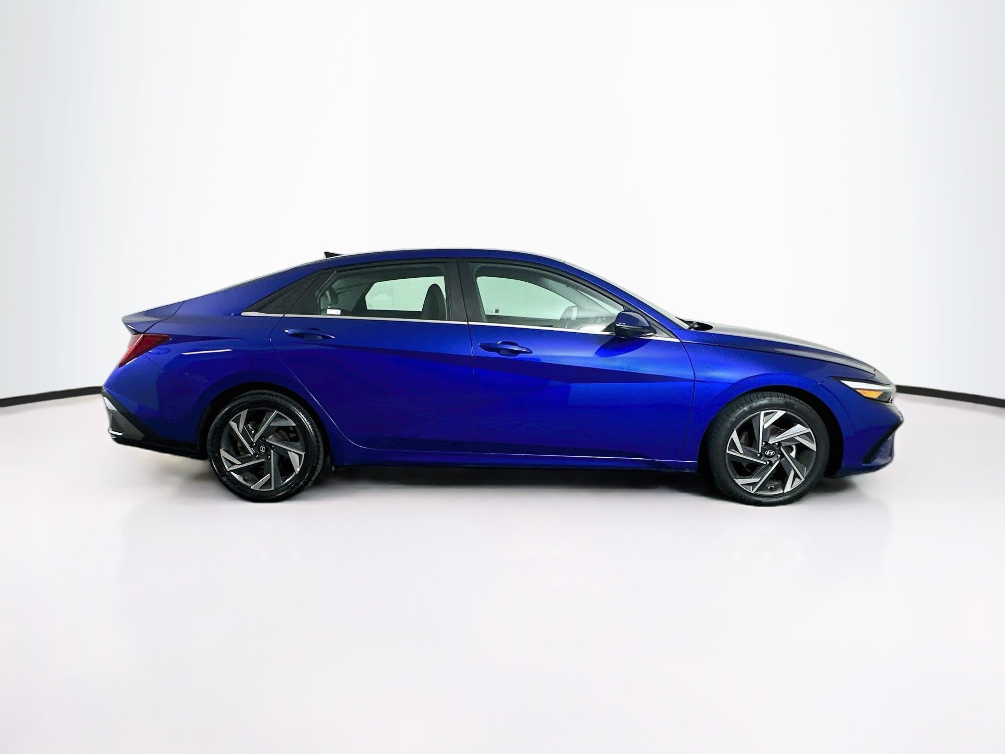 Used 2024 Hyundai Elantra Limited FWD image 10