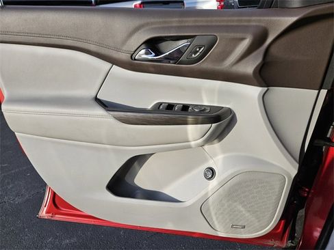 Used 2023 GMC Acadia SLT image 29