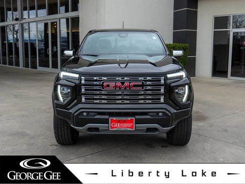 Used 2023 GMC Canyon Denali image 2