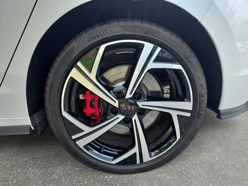 Used 2026 Volkswagen GTI SE FWD image 32