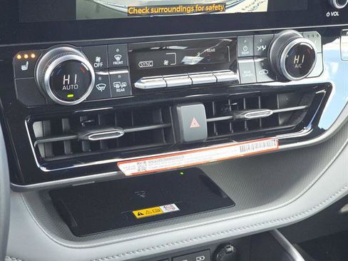 Certified 2025 Toyota Highlander XLE image 24