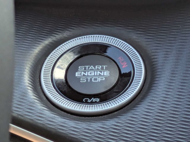 Used 2023 Jeep Grand Cherokee Altitude RWD image 33