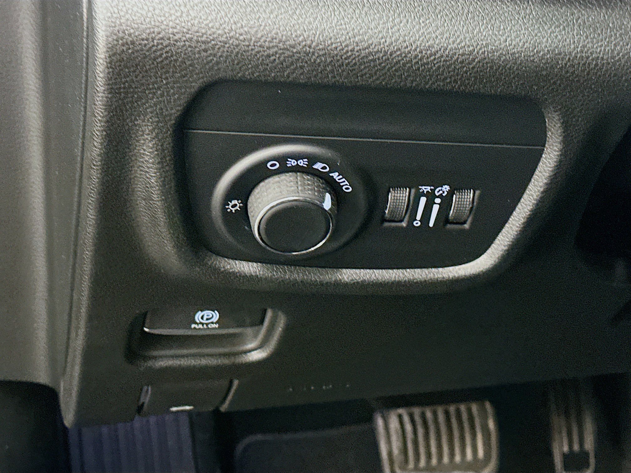 Used 2023 Jeep Grand Cherokee Altitude AWD/4WD image 17