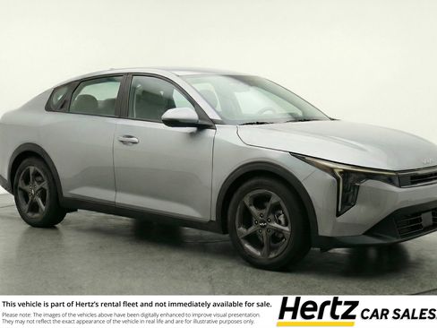 Used 2025 Kia K4 LXS image 1