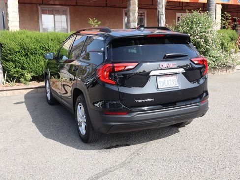 Used 2020 GMC Terrain SLE w/ Driver Convenience Package image 6