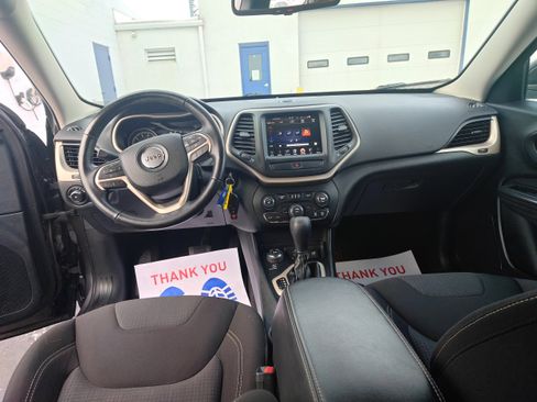 Used 2016 Jeep Cherokee Latitude w/ Cold Weather Group image 11