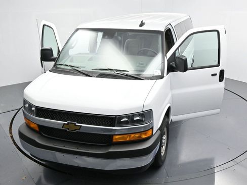 Used 2025 Chevrolet Express 3500 LT w/ LT Preferred Equipment Group image 39