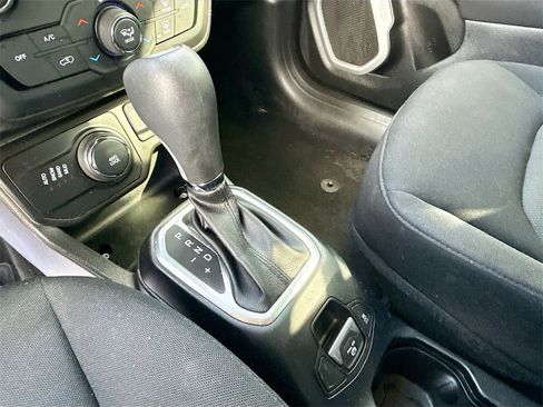 Used 2018 Jeep Renegade Sport w/ Power & Air Group image 18