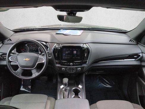 Used 2022 Chevrolet Traverse LT FWD image 17