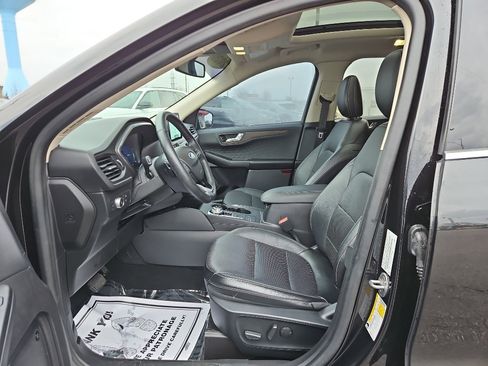 Used 2020 Ford Escape Titanium image 9