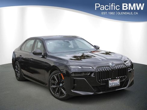 Used 2026 BMW i7 xDrive60 w/ Premium Package AWD/4WD image 1