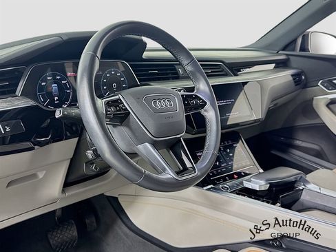Used 2022 Audi e-tron Chronos w/ Chronos Package image 9