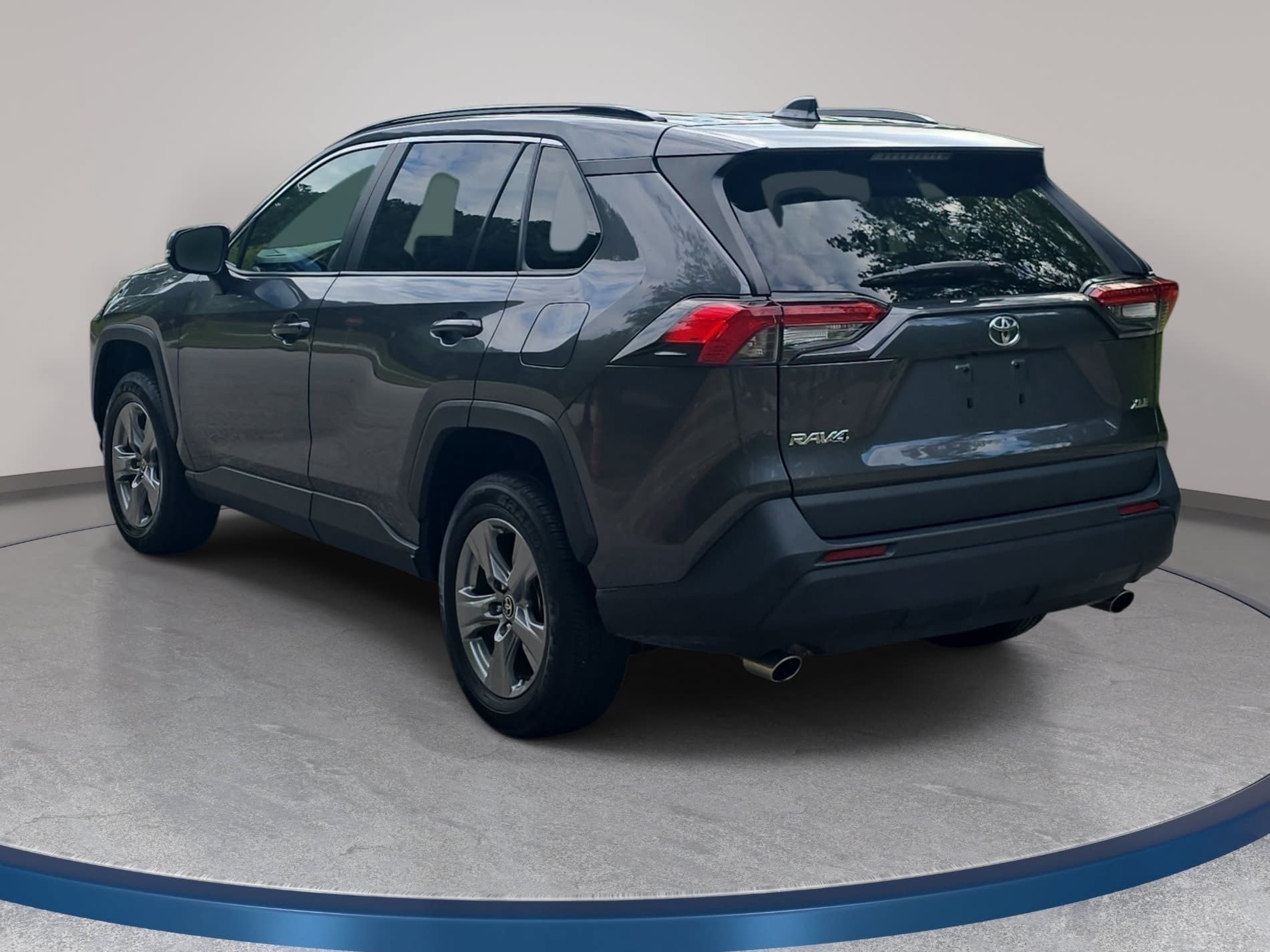Used 2025 Toyota RAV4 XLE FWD image 7
