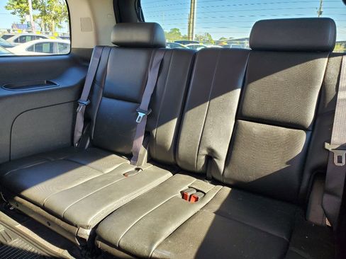 Used 2011 Cadillac Escalade 2WD image 27