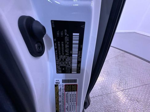 Used 2025 Toyota Sienna Limited image 43