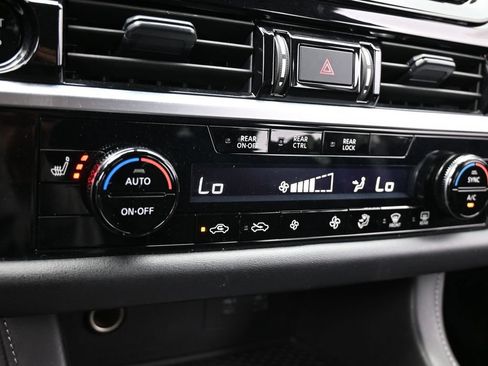 Used 2025 Nissan Pathfinder SV FWD image 21