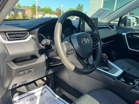 Used 2021 Toyota RAV4 XLE AWD/4WD image 23