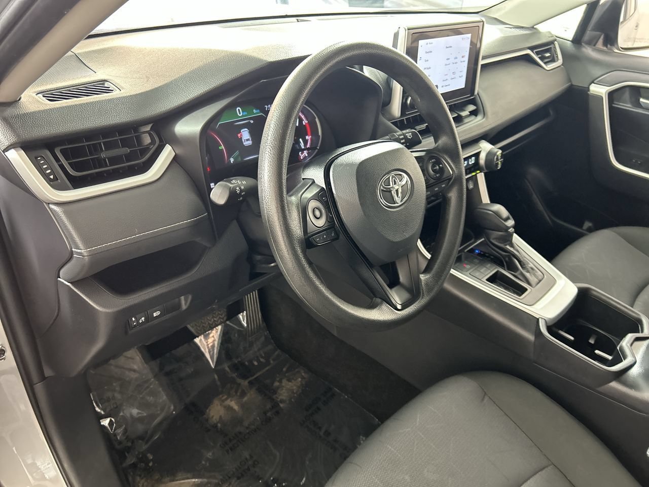Used 2025 Toyota RAV4 XLE FWD image 12