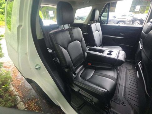 Used 2025 Honda Pilot Touring image 12