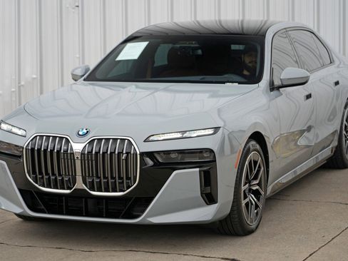 Used 2023 BMW i7 xDrive60 w/ Executive Package 2 image 58