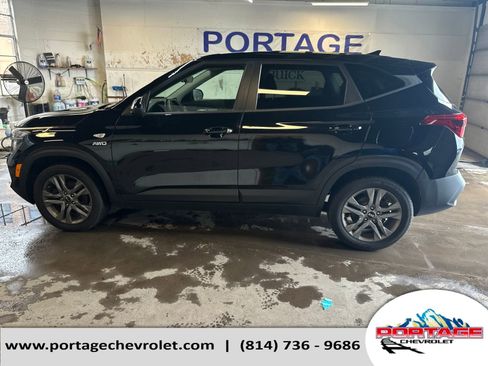 Used 2021 Kia Seltos LX image 2