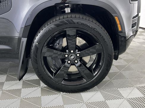 New 2025 Land Rover Defender 130 X-Dynamic SE image 36