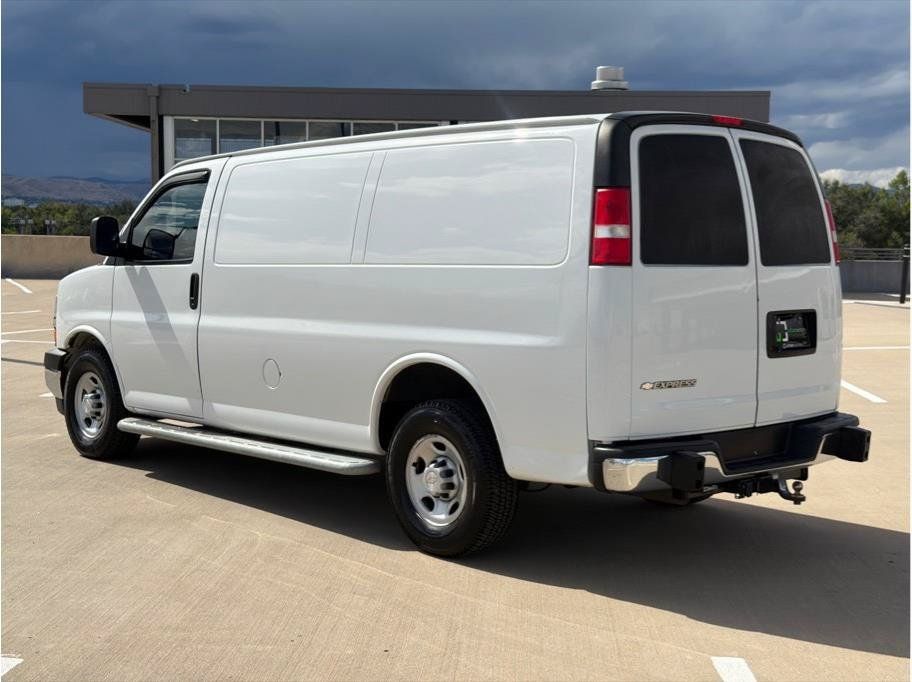 Used 2018 Chevrolet Express 2500 w/ Driver Convenience Package RWD image 6