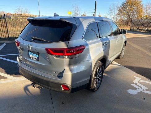 Used 2019 Toyota Highlander XLE image 6