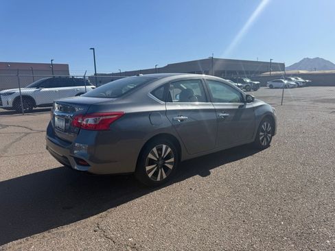 Used 2019 Nissan Sentra SV w/ Special Edition Package FWD image 5