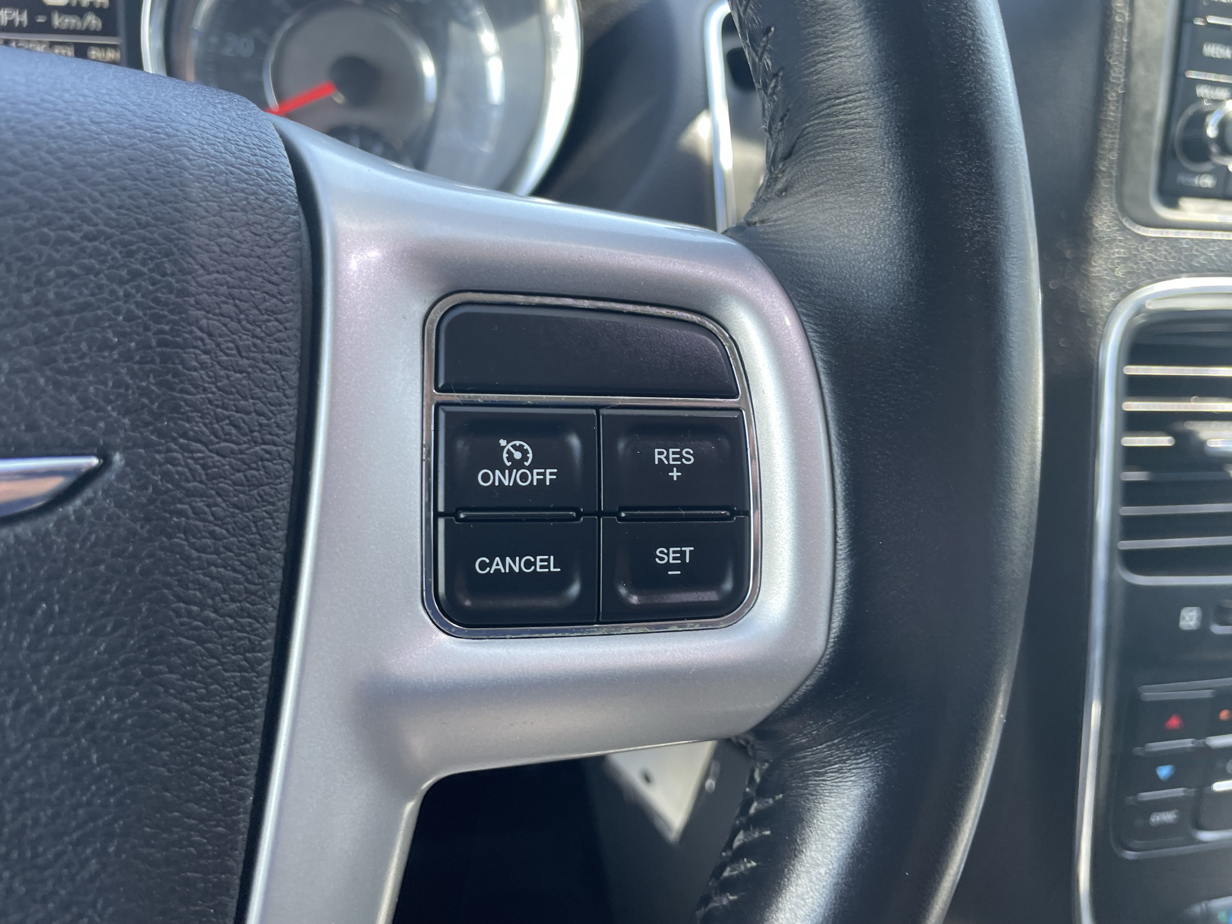 Used 2016 Chrysler Town & Country Touring FWD image 16
