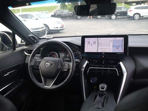 Used 2022 Toyota Venza XLE AWD/4WD image 24