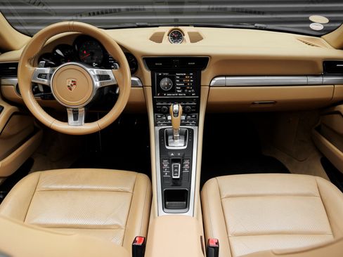 Certified 2013 Porsche 911 Carrera 4S image 17