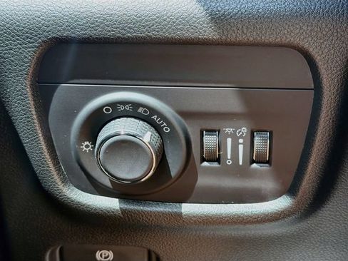 Used 2024 Jeep Grand Cherokee Altitude AWD/4WD image 11