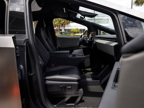 Used 2025 Tesla Cybertruck AWD Crew Cab image 12