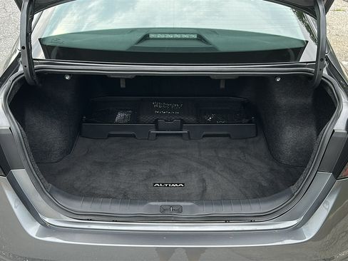 Certified 2024 Nissan Altima 2.5 SV w/ SV Premium Package AWD/4WD image 6