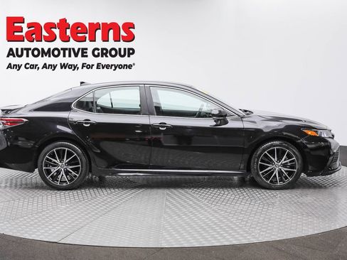 Used 2023 Toyota Camry SE image 4