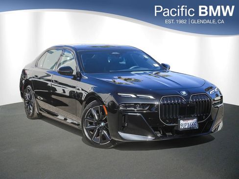 Used 2026 BMW 750e xDrive w/ Premium Package AWD/4WD image 1