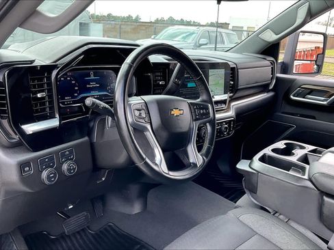 Used 2025 Chevrolet Silverado 2500 LT w/ Convenience Package image 16