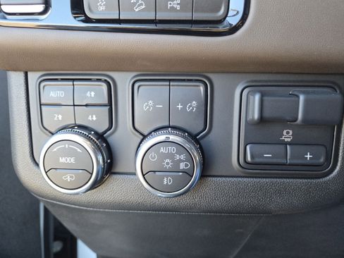 Used 2025 GMC Yukon XL Denali Ultimate image 6